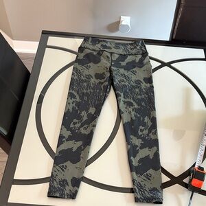 Noli Camouflage Leggings - Black and Green